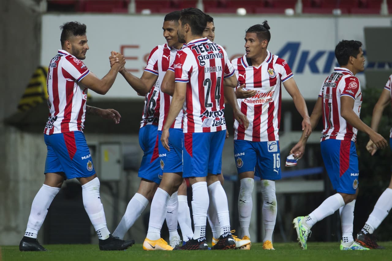 Chivas entrena con 10 bajas rumbo a la repesca ante Necaxa