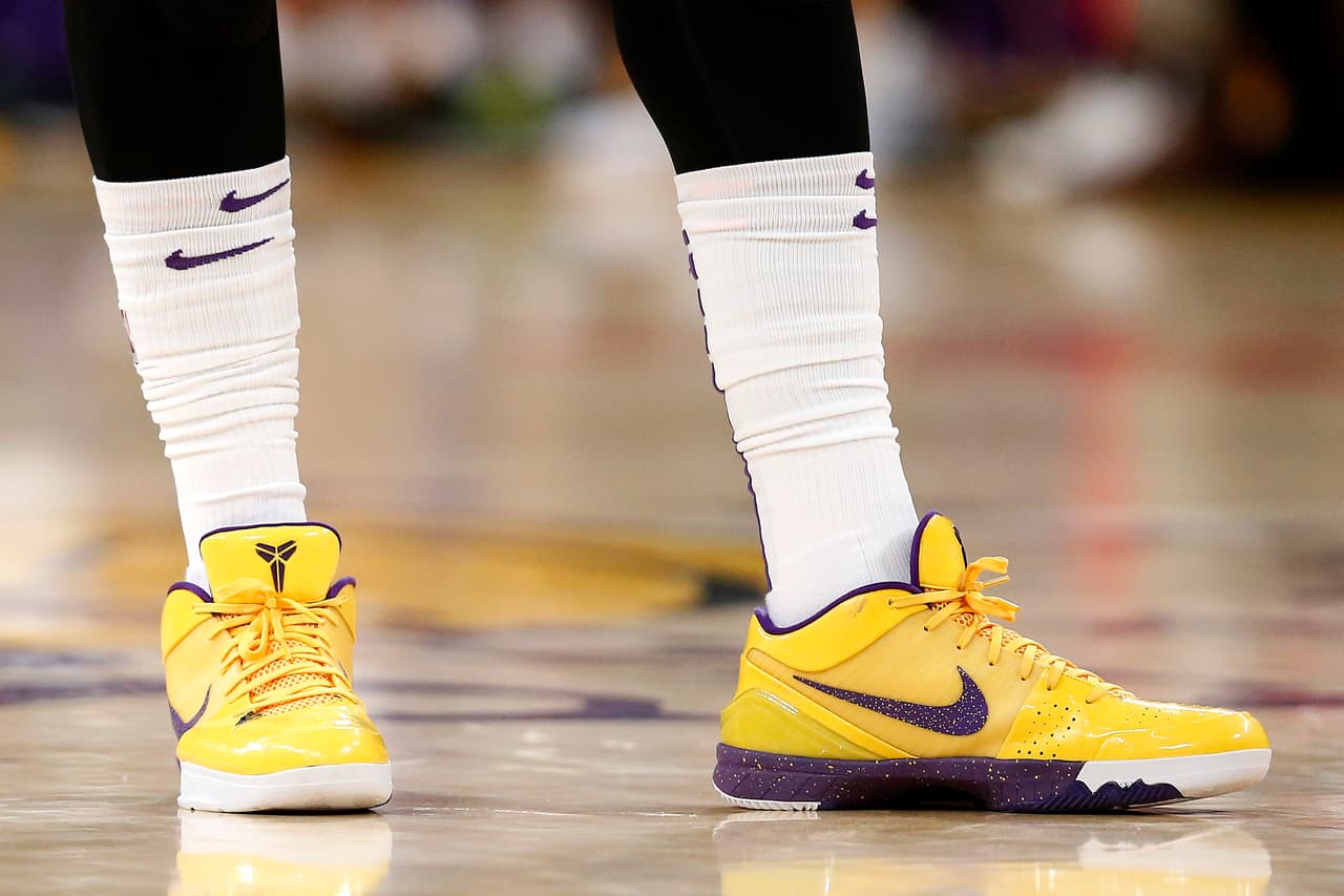 Los tenis de Anthony Davis #3 de Los Angeles Lakers.