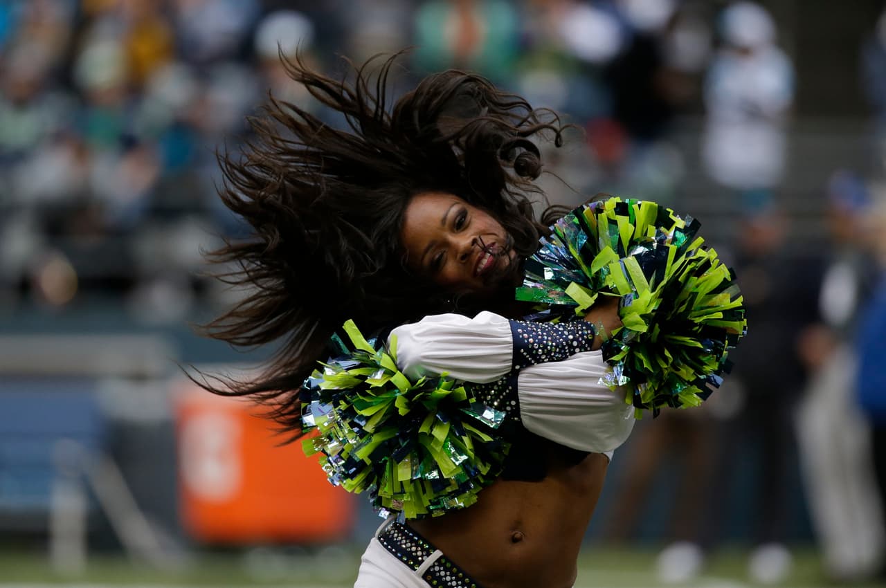 De los ocho equipos de la NFL en la Ronda de Comodines, Bengals, Texans, Chiefs, Vikings, Redskins y Seahawks tienen porristas y NFL.com/Español te regala un collage con las mejores imágenes de todas ellas. ¡Disfrútalo!