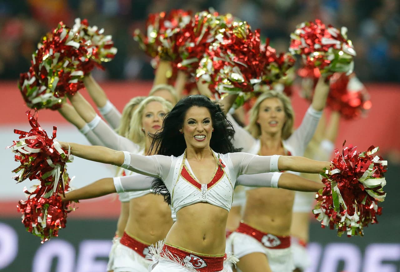 De los ocho equipos de la NFL en la Ronda de Comodines, Bengals, Texans, Chiefs, Vikings, Redskins y Seahawks tienen porristas y NFL.com/Español te regala un collage con las mejores imágenes de todas ellas. ¡Disfrútalo!