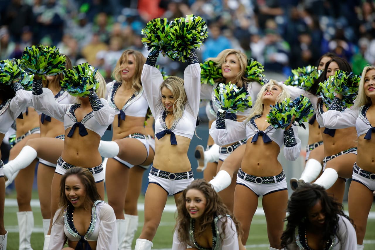 De los ocho equipos de la NFL en la Ronda de Comodines, Bengals, Texans, Chiefs, Vikings, Redskins y Seahawks tienen porristas y NFL.com/Español te regala un collage con las mejores imágenes de todas ellas. ¡Disfrútalo!