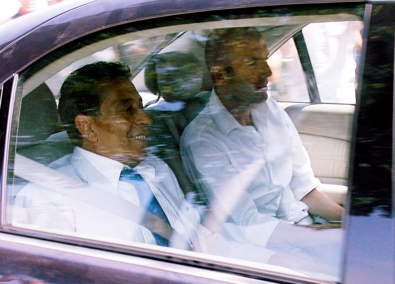 Incluso, a pesar del retiro del jugador, la FIFA los citó a él y a Materazzi para aclarar la situación, que le dio la vuelta al mundo.