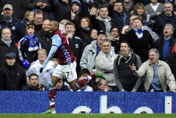 Ashley Young puso las cosas 1-1.