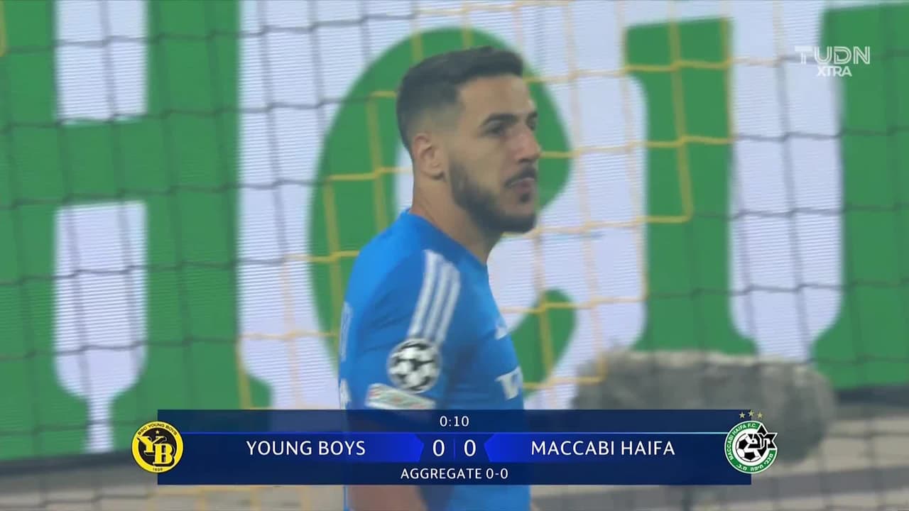 Arranca el partido y la pelota está en juego.