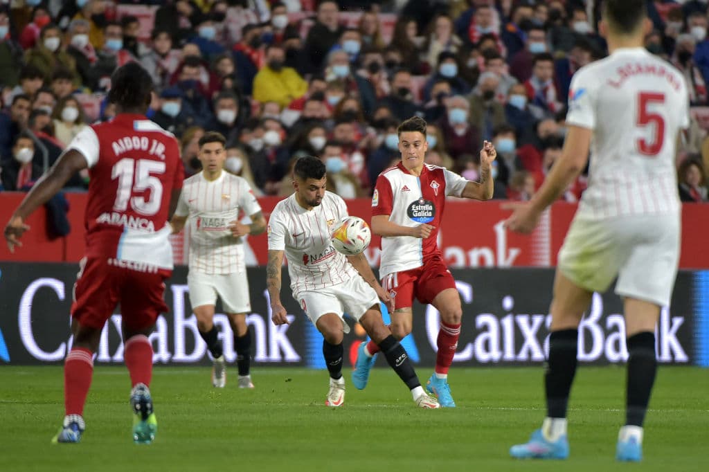 Los locales lograron conectar en el segundo tiempo para recuperar la desventaja de 0-2 para terminar empatando 2-2, Sevilla logró recatar el empate, pero le vuelve a dar oportunidad al Real Madrid de serpararse en la punta.
