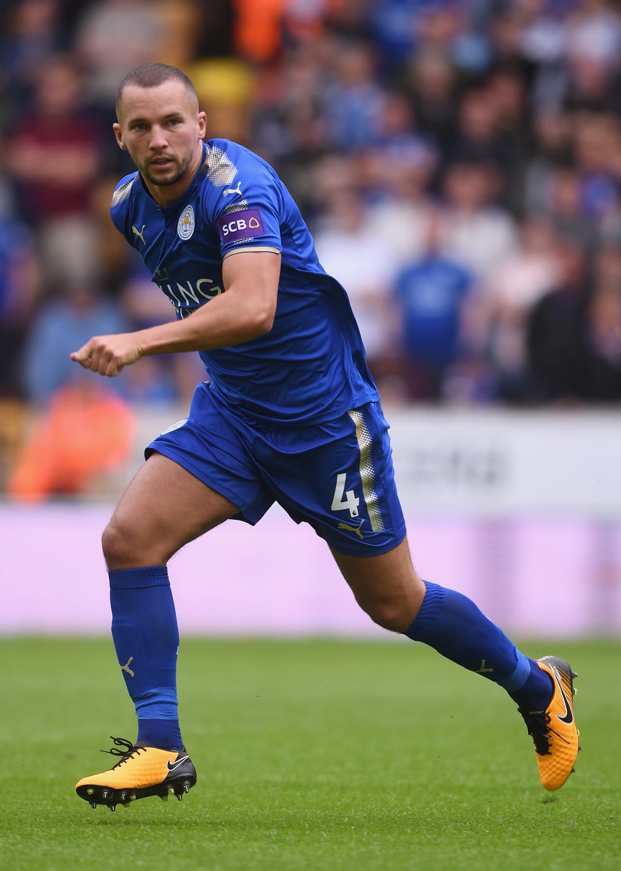 Danny Drinkwater, ídolo del Leicester campeón, está siendo seguido por el Chelsea para reforzar su mediocampo.