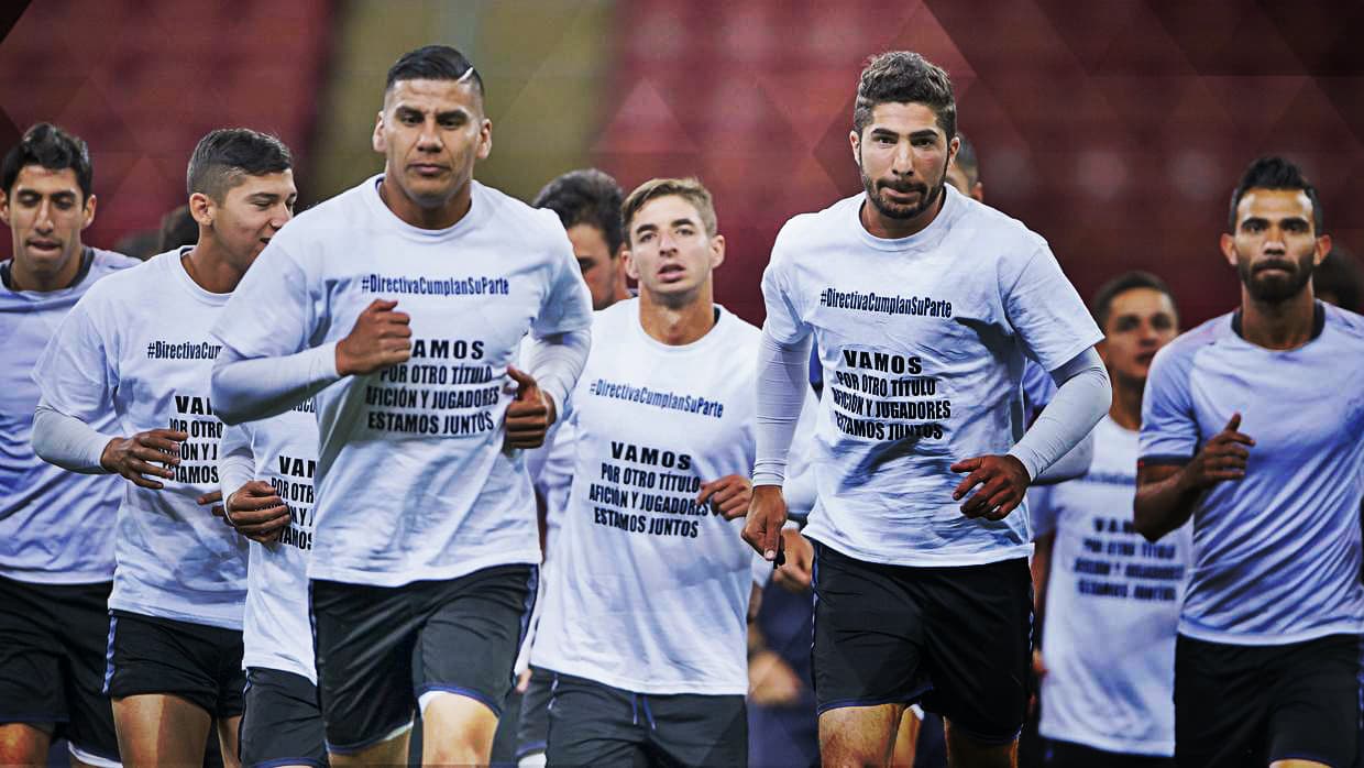 Chivas protestó con playeras por adeudos en premios económicos
