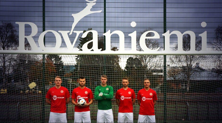 A pesar de que el futbol es un deporte muy popular, la gente prefiere los deportes de invierno o deportes que se puedan practicar en un gimnasio.