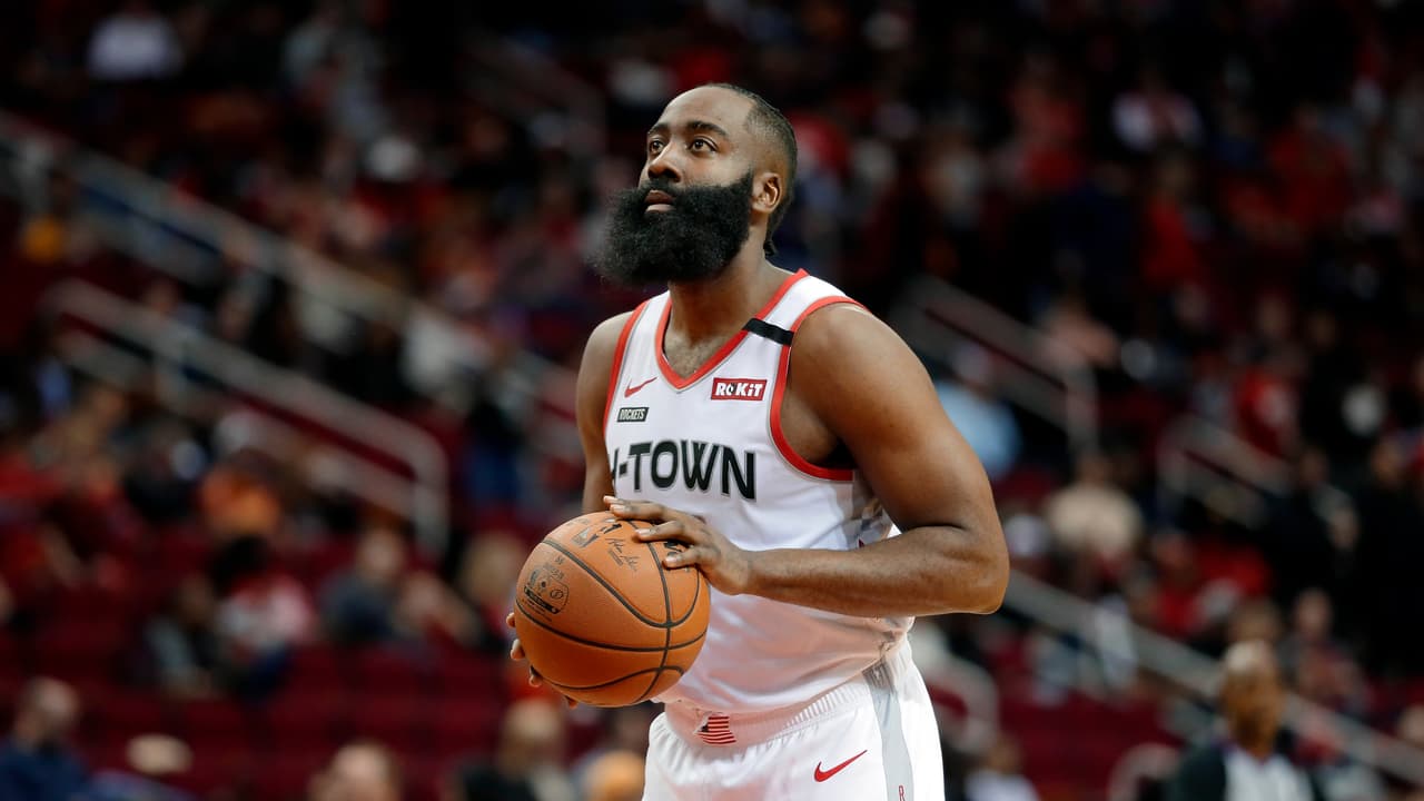 Hoy en día, James Harden lanza hasta 13.5 triples por partido y Houston es el equipo que más triples busca (44 lanzamientos en promedio). Antes se intentaban 5 triples por partido, ahora esa misma cantidad es muy poca simplemente a mitad de un partido.