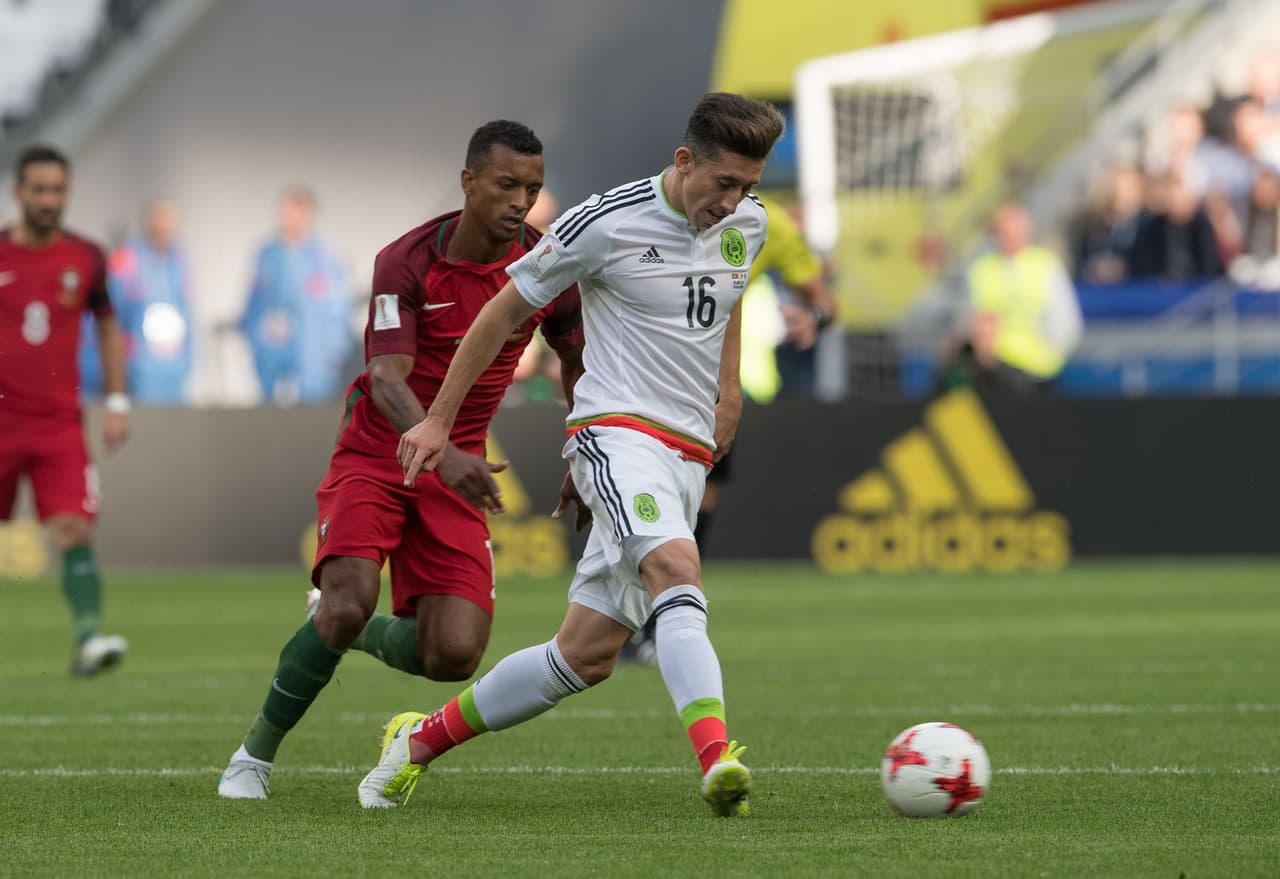 Ya en el partido, México apostó al juego de conjunto mientras que Portugal se mostró muy peligroso en las jugadas de contragolpe.