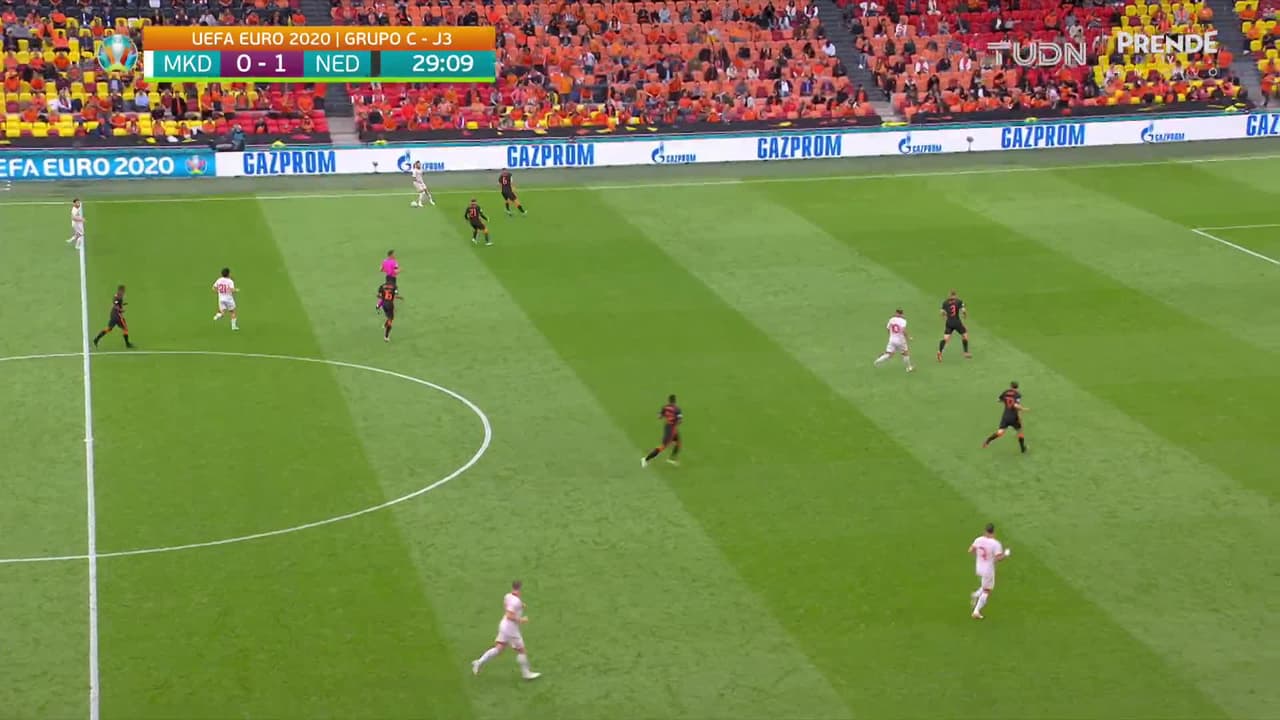 ¡TIRO ATAJADO! disparo por Denzel Dumfries.