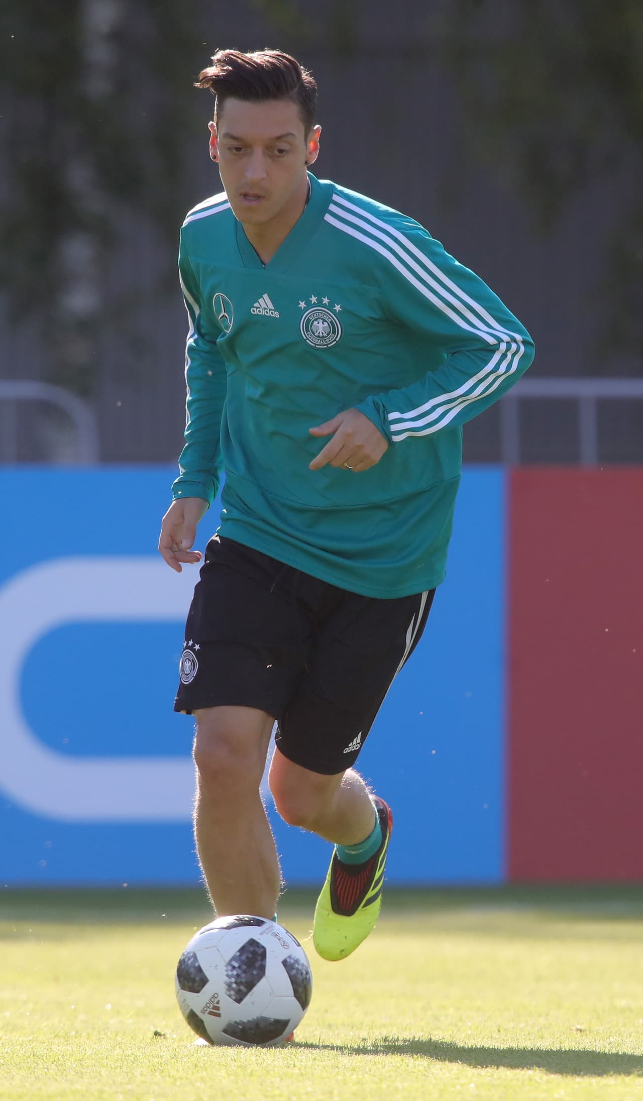 De igual forma, se vio de nuevo practicando al máximo ritmo a Mesut Ozil y eso indica que podría estar también para enfrentar a México.