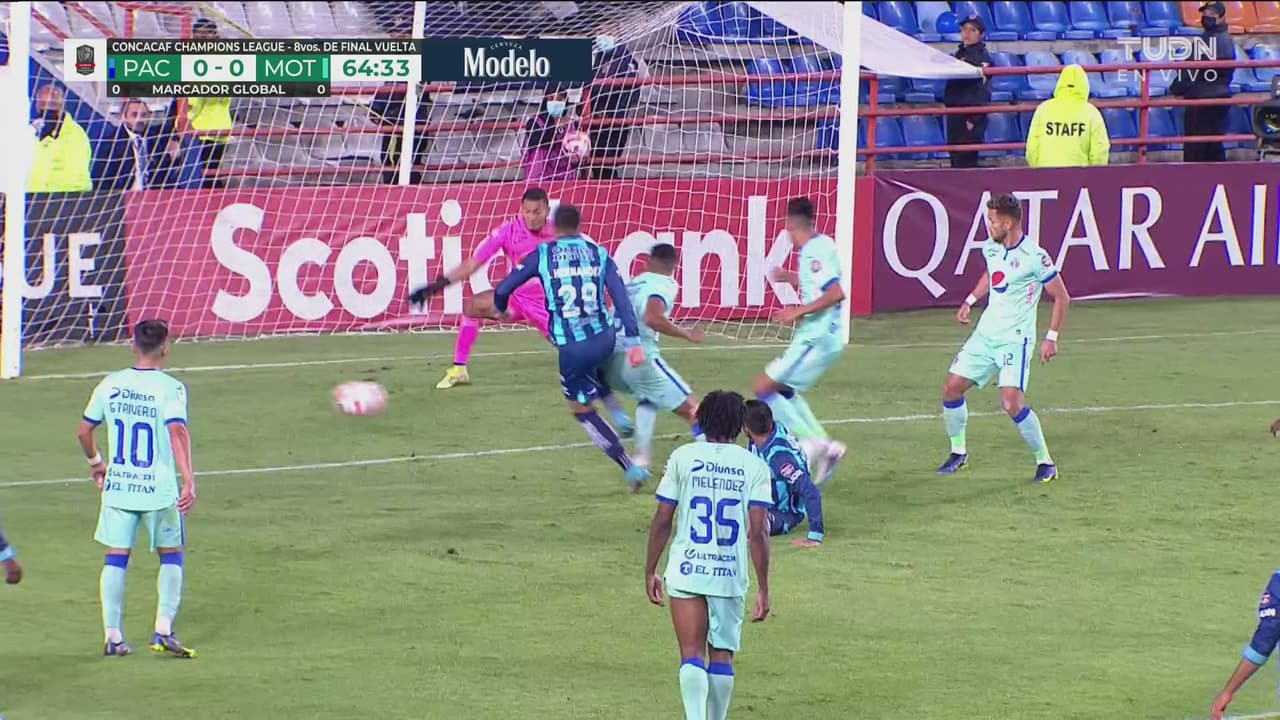 ¡Pachuca insiste! Le desvían el balón a Illian Hernández y por poco entra