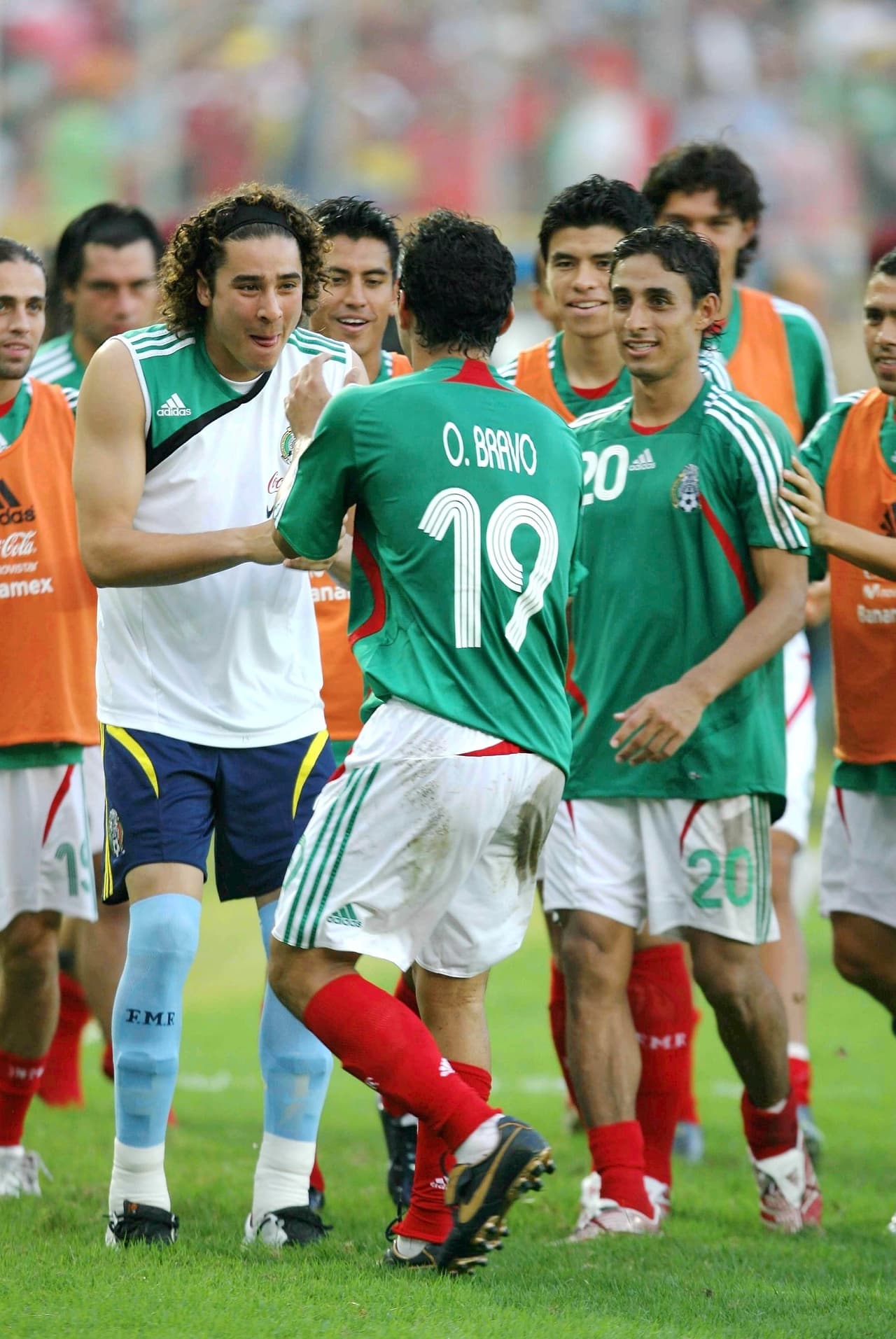 Omar Bravo también aportó gol saliendo desde el banquillo.