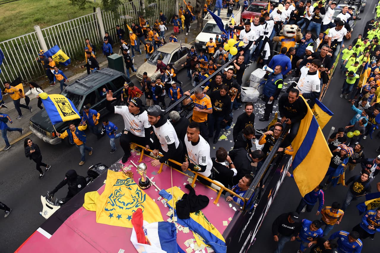 Tigres desfiló por las calles de Monterrey como campeón del Apertura 2017.