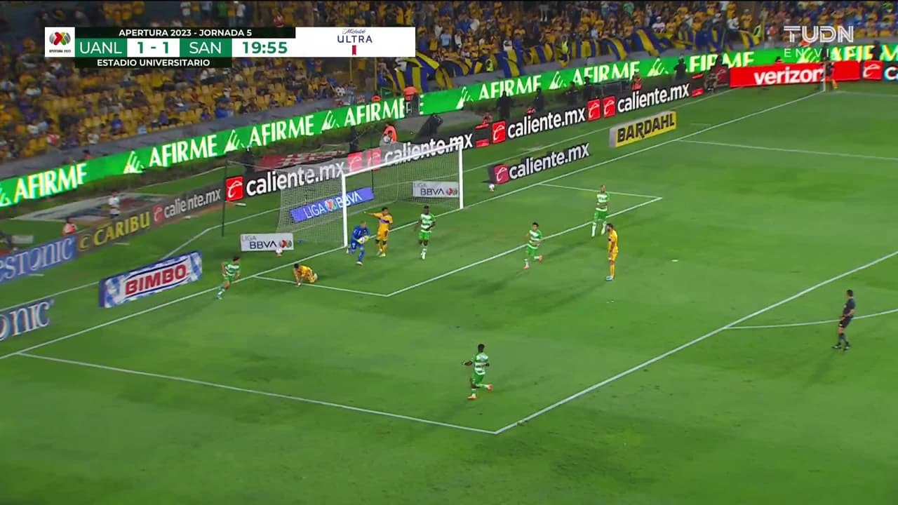 ¡TIRO ATAJADO! disparo por Fernando Gorriarán.