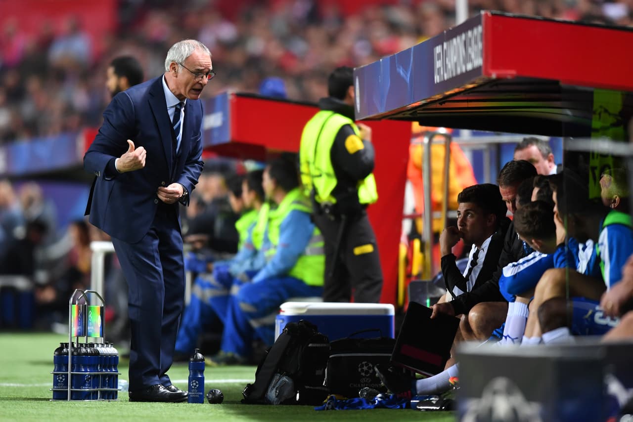 Sin embargo, menos de 9 meses después, el Leicester City se hallaba muy cerca de la zona de descenso. Y los dueños del club echaron al italiano ante la especulación de que los jugadores 'le tendieron la cama'.