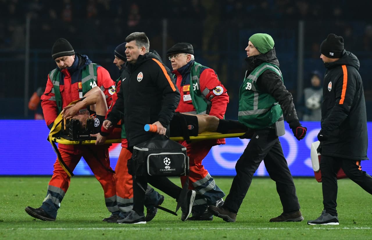 En el local, tuvo que salir el defensa central Sergey Krivtsov luego de una lesión, lo que obligó la entrada de Ivan Ordec. Con eso se cerró el primer tiempo.