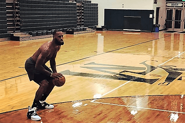 La temporada NBA 2018-19 está acercándose vertiginosamente. Estamos a dos meses aproximadamente de esa fecha. Mientras tanto, LeBron James se está preparando para su nuevo reto con los LA Lakers.