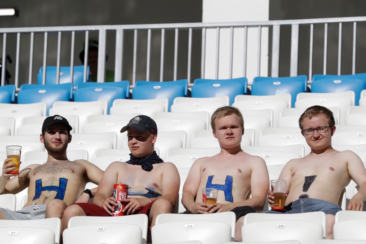La cultura vikinga de Islandia y el colorido africano de Nigeria quedaron expuestos en la alegría de sus hinchas en medio del partido de ambos países por el grupo D del Mundial de Rusia 2018.