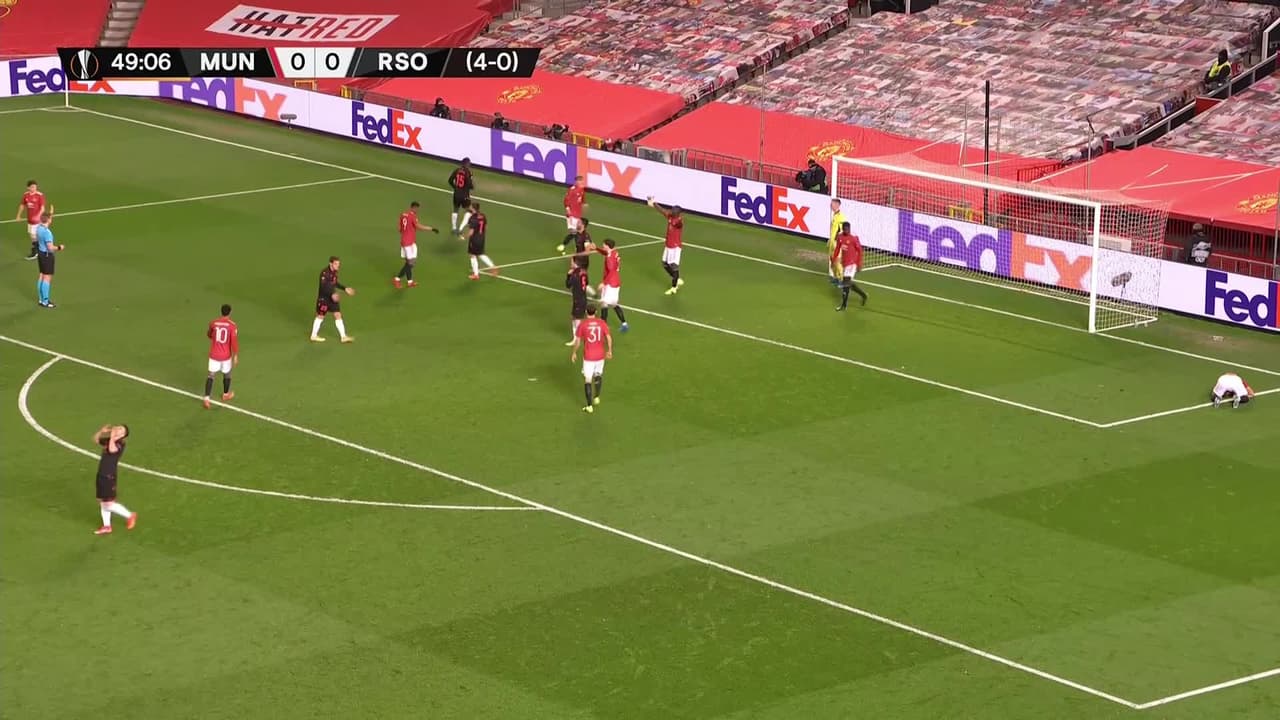 ¡CERCA! Modibo Sagnan disparó que se estrella en el poste.