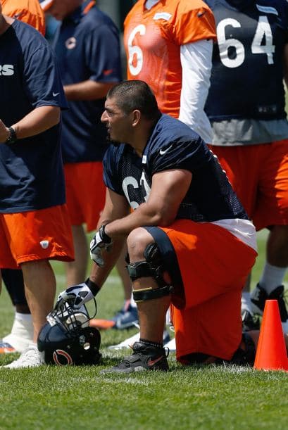 Roberto Garza ayudó de manera potencial a que su mariscal de campo, Jay Cutler, comandara a los Osos a la victoria ante los Minnesota Vikings 21-13. La línea ofensiva no permitió ninguna captura del QB y abrió los huecos para que Chicago corriera 138 yardas. Mira sus mejores imágenes. (AP-NFL)