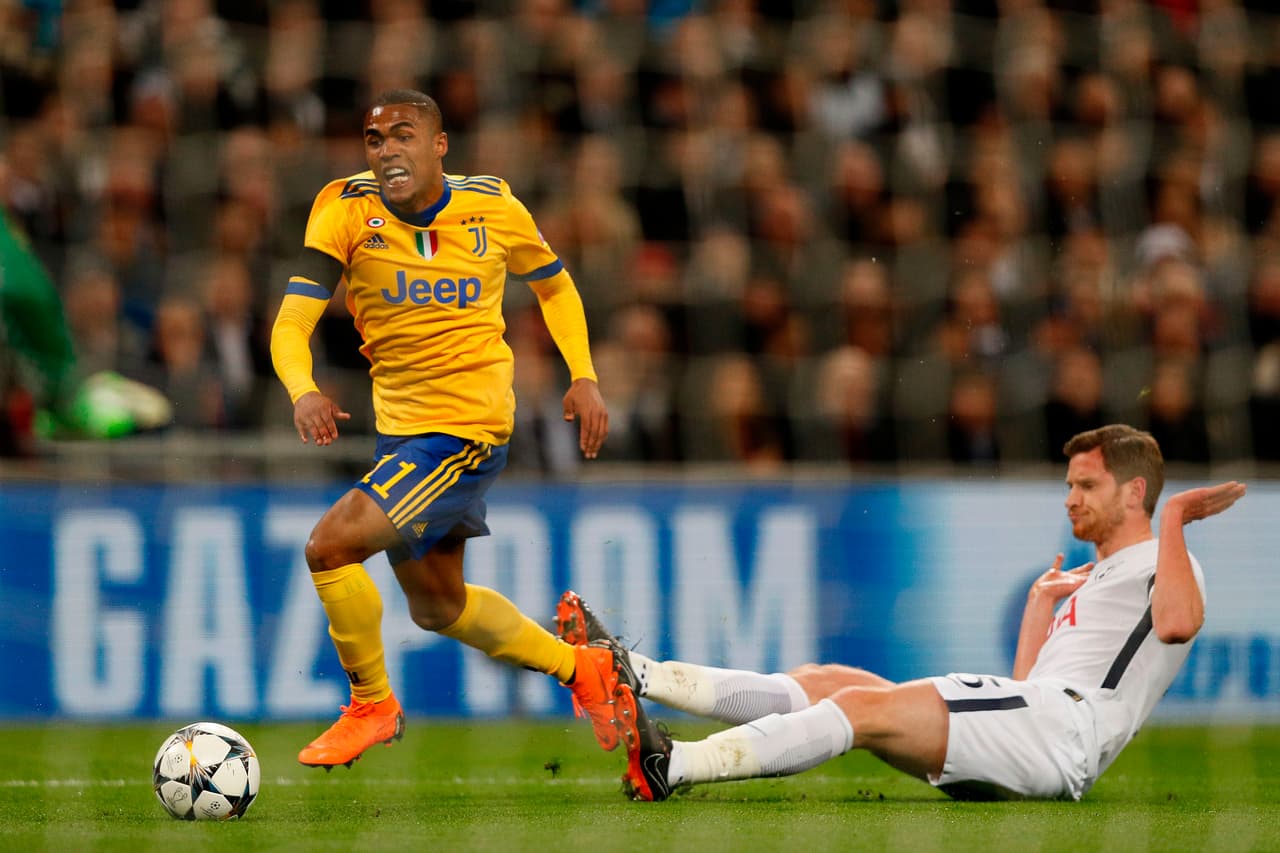 Sin embargo dos cambios, al minuto 15 del segundo tiempo fueron derterminantes con la entrada de Kwadwo Asamoah por Matuidi y de Lichtsteiner por Benatia.