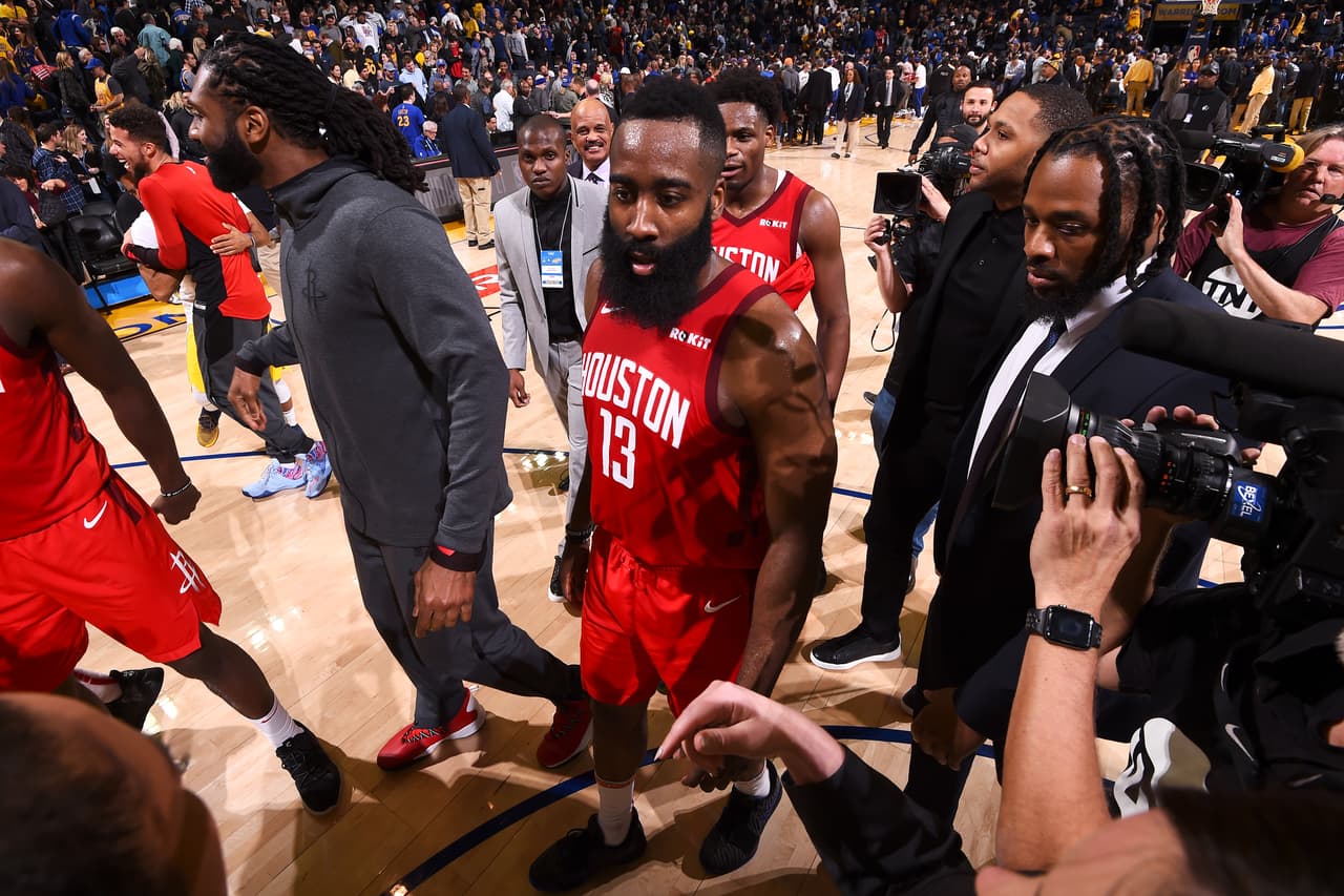 La última presentación de James fue fenomenal ante los Golden State Warriors. Anotó 44 puntos, tres de ellos con la última canasta a falta de cinco segundos para el final que le dio el triunfo a los Rockets por 135-134.