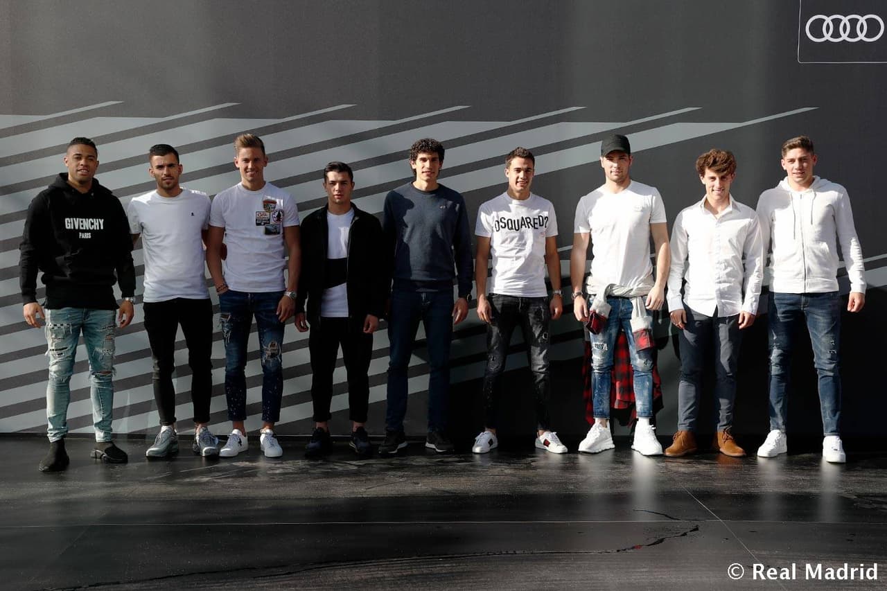 Los jugadores profesionales del Real Madrid recibieron este viernes su nuevo auto Audi. Entre sus máximas figuras, Sergio Ramos eligió una A8 50 TDI, Gareth Bale un e-tron 55, Marcelo un A7 Sportback 50 TDI y Karim Benzema una Q8 50 TDI al igual que Vinicus Jr.