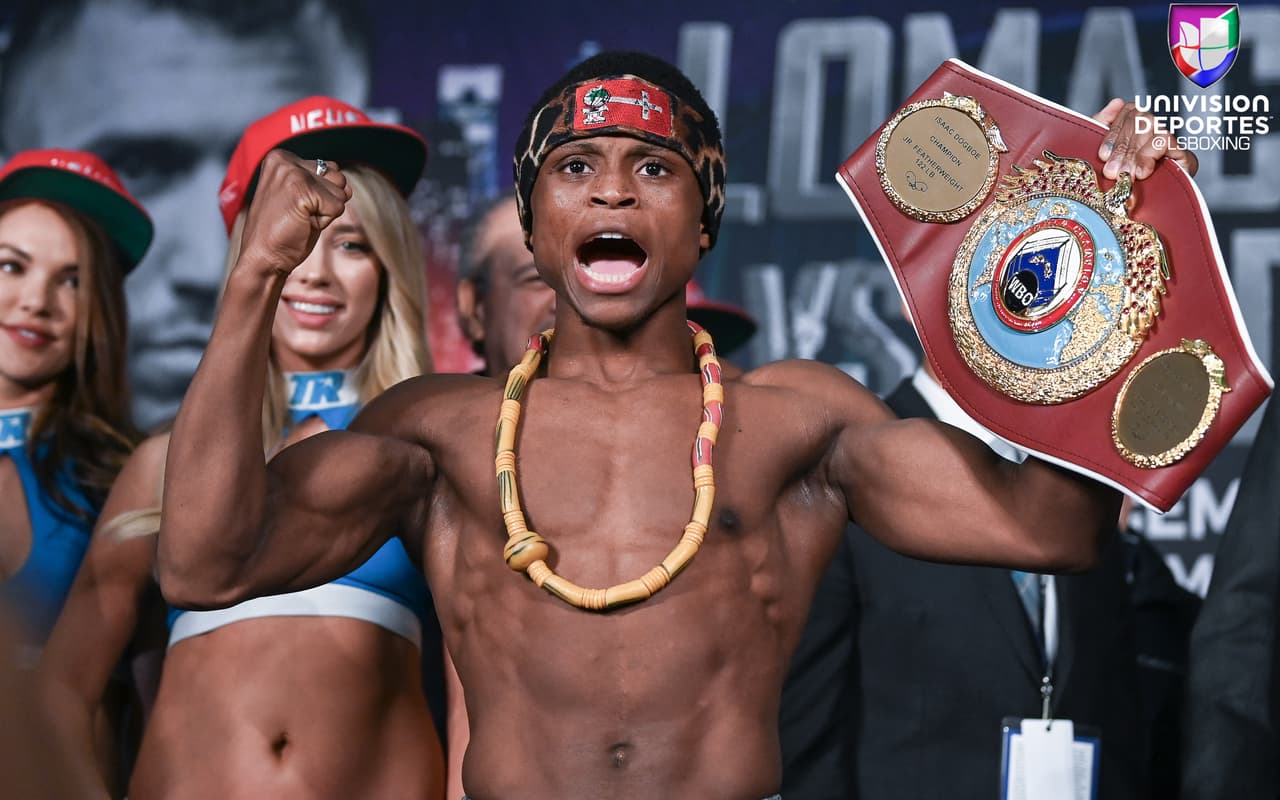 En la pelea coestelar, el campeón mundial más joven en la historia de Ghana, Dogboe, defenderá por segunda ocasión su cetro supergallo de la OMB ante el mexicano Navarrete. El monarca marcó 120.8 libras en la romana, mientras que su rival registró 122 libras.