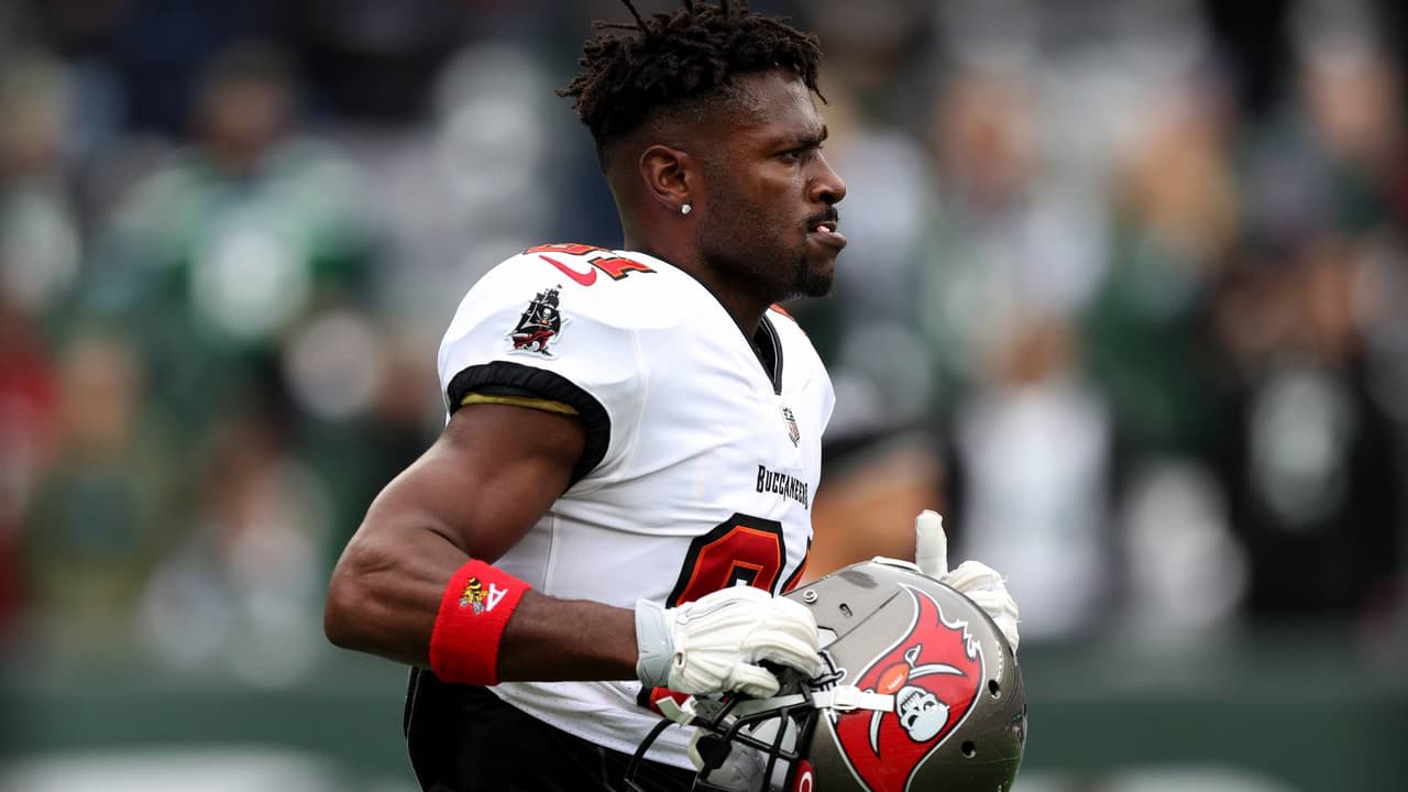 Antonio Brown se convierte en agente libre sin restricción