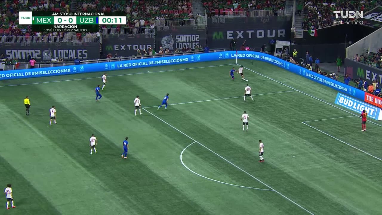 Arranca el partido y la pelota está en juego.