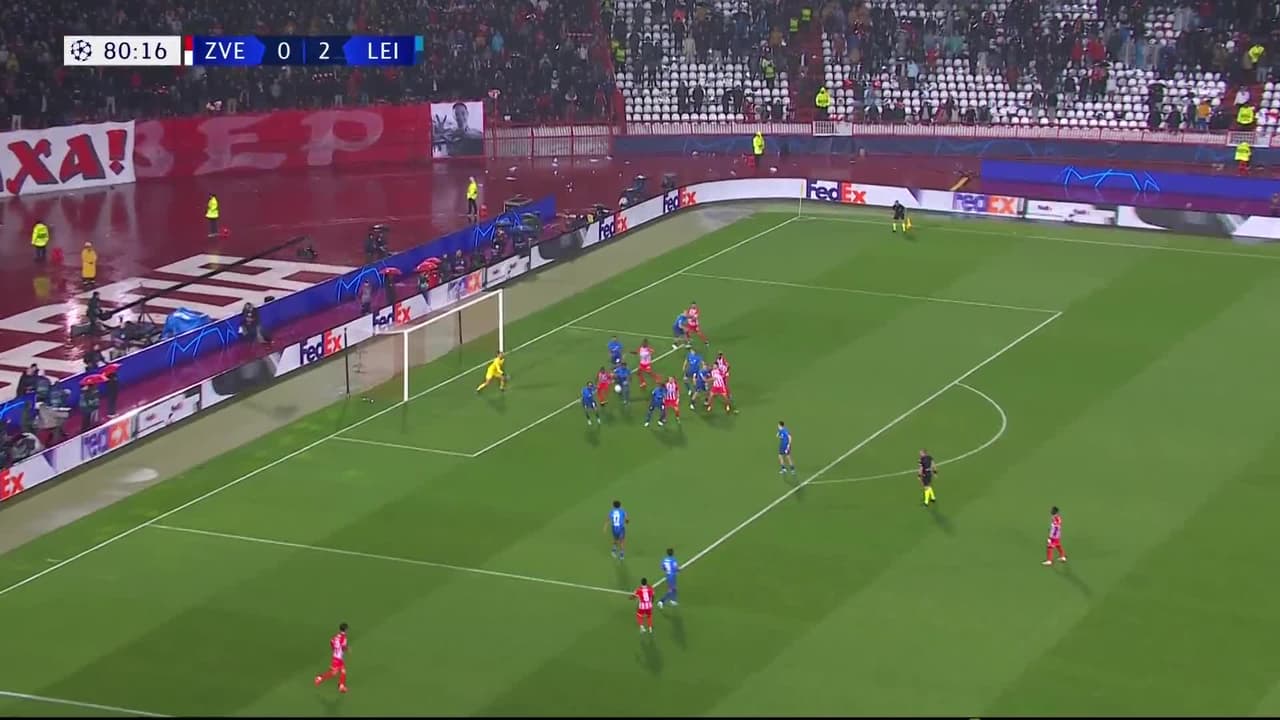 ¡Descontó el Estrella Roja! Autogol de Henrichs pone el 1-2 en Belgrado