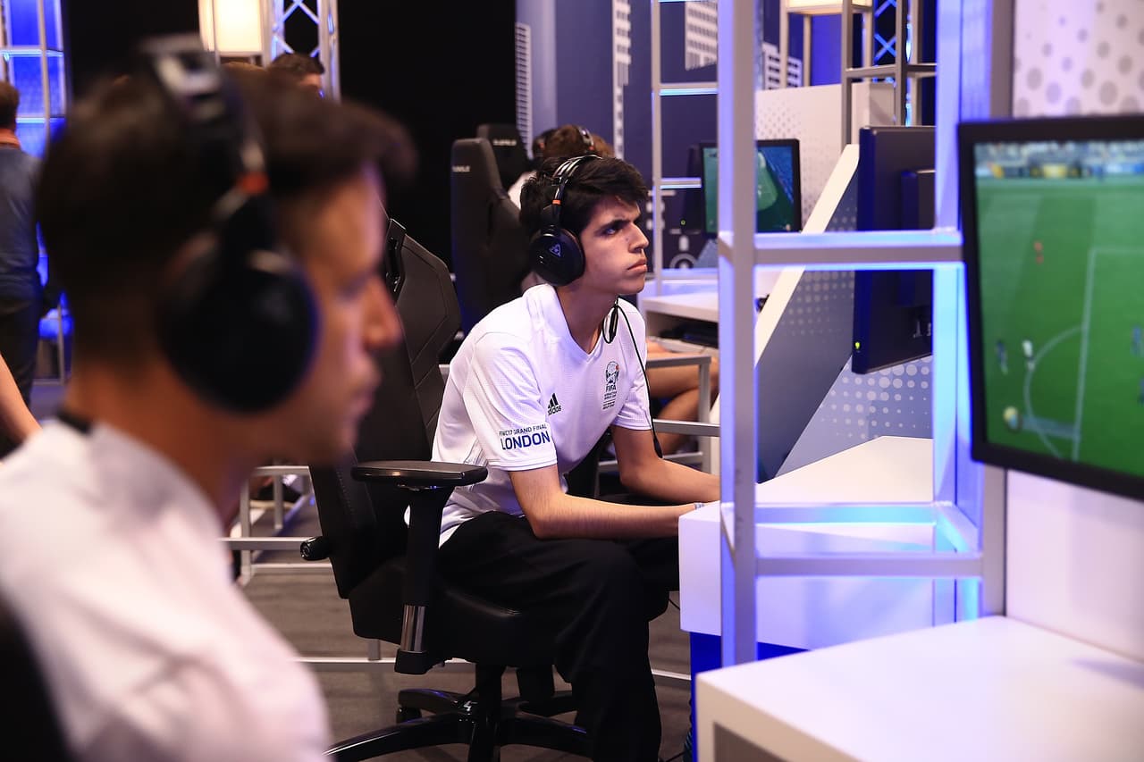 El argentino Gonzalo 'Nicolas99FC' Villalba llegó al último partido con la posibilidad de que un empate lo clasificaría en el partido contra el mexicano 'Rein10'.