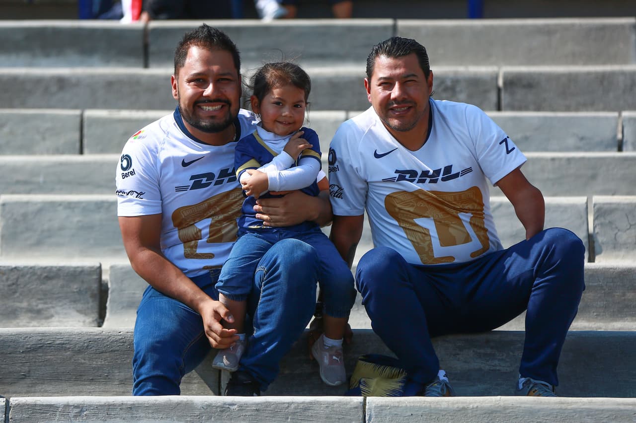 Los fanáticos le dieron un color diferente en las tribunas para el partido entre Pumas y Veracruz en el estadio Olímpico Universitario en la Jornada 1 del Clausura 2019 en la Liga MX.