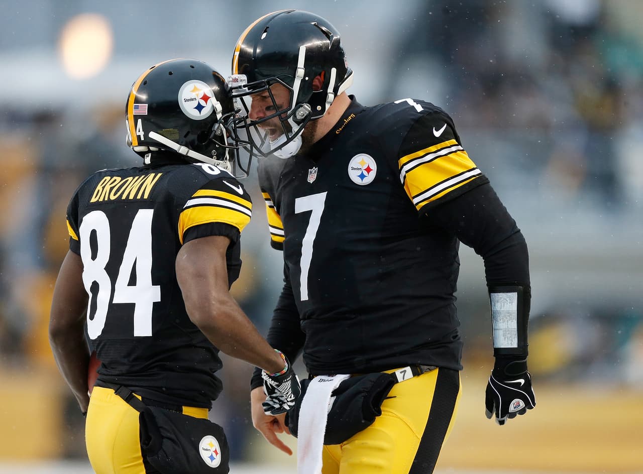 PITTSBURGH, PA - DECEMBER 08: Antonio Brown #84 and Ben Roethlisberger #7 of the Pittsburgh Steelers celebrate their third quarter touchdown play against the Miami Dolphins at Heinz Field on December 8, 2013 in Pittsburgh, Pennsylvania. (Photo by Gregory Shamus/Getty Images)