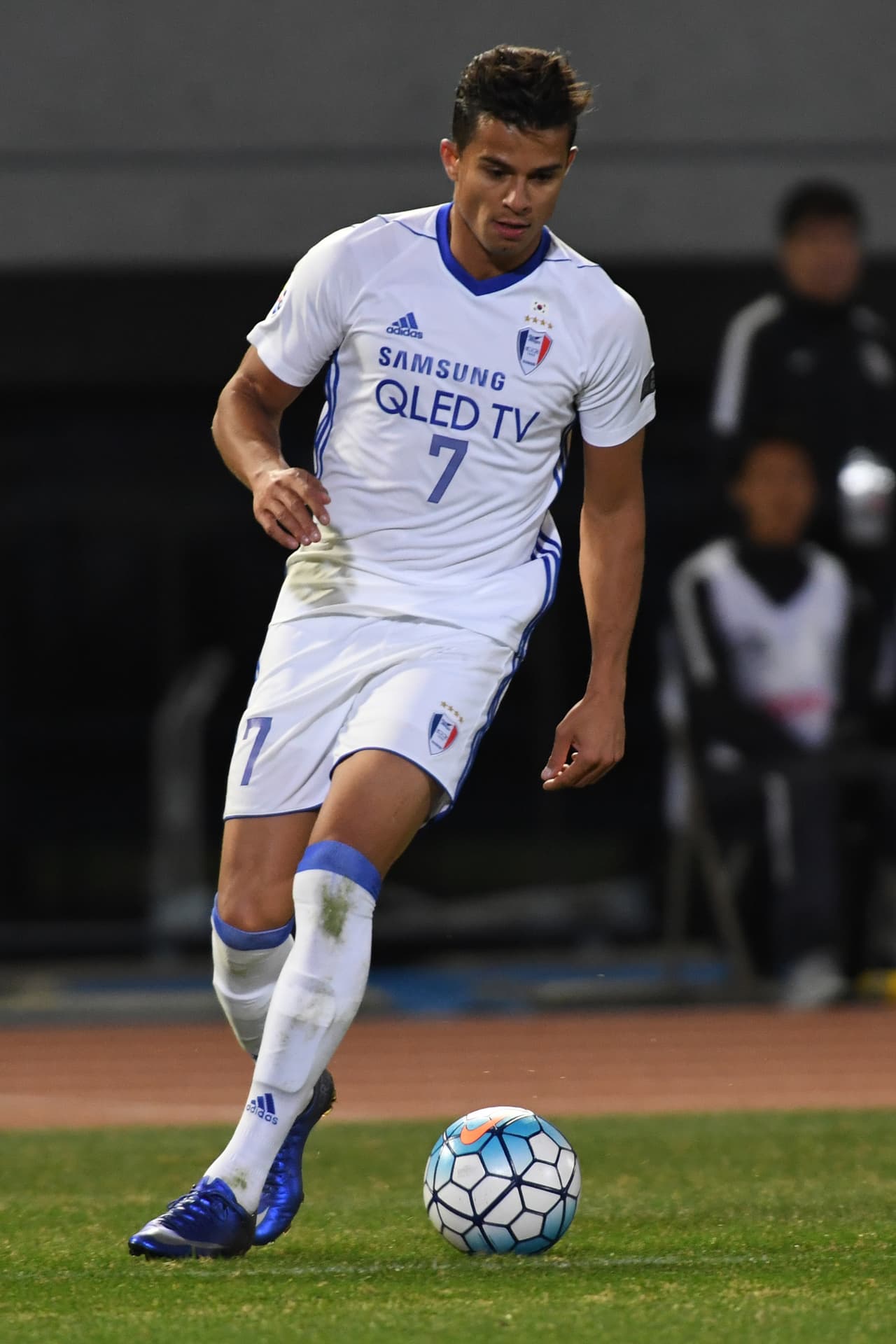 El brasileño Johnathan pasó del Suwon Bluewings –Corea del Sur– al Tinajing Teda a cambio de 3,7 millones de euros.