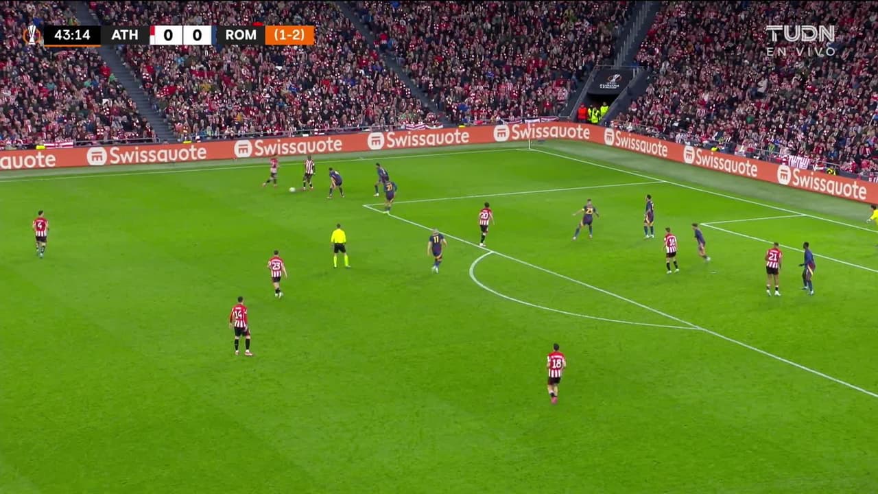 ¡TIRO ATAJADO! disparo por Aitor Paredes.