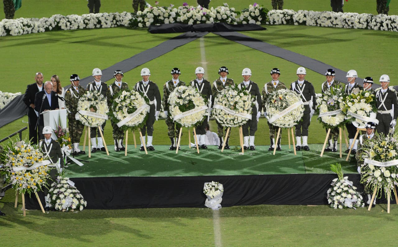 Autoridades de Brasil llegaron a Medellín para apoyar a las familias de las víctimas, en medio de un sentido homenaje de los colombianos en el estadio Atanasio Girardot.