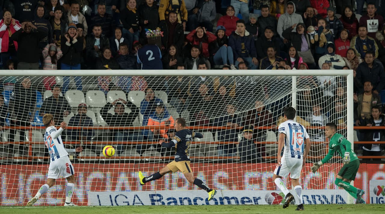 Minutos después, Keisuke Honda empujó el balón tras un rechace del arquero rival. Parecía que sería un encuentro sencillo para el Pachuca.