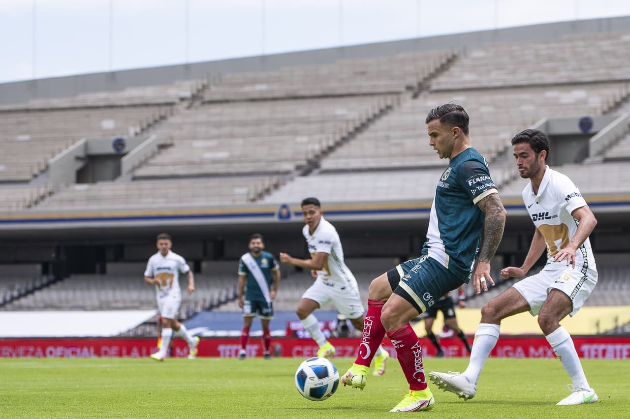 Pumas rompe su mala racha tras vencer 2-0 a Puebla en Ciudad Universitaria durante la Jornada 6 del Apertura 2021. La primera anotación fue por parte de Washington Corozco al 74' y, con penalti, Juan Ignacio Dinneno convirtió al 81.