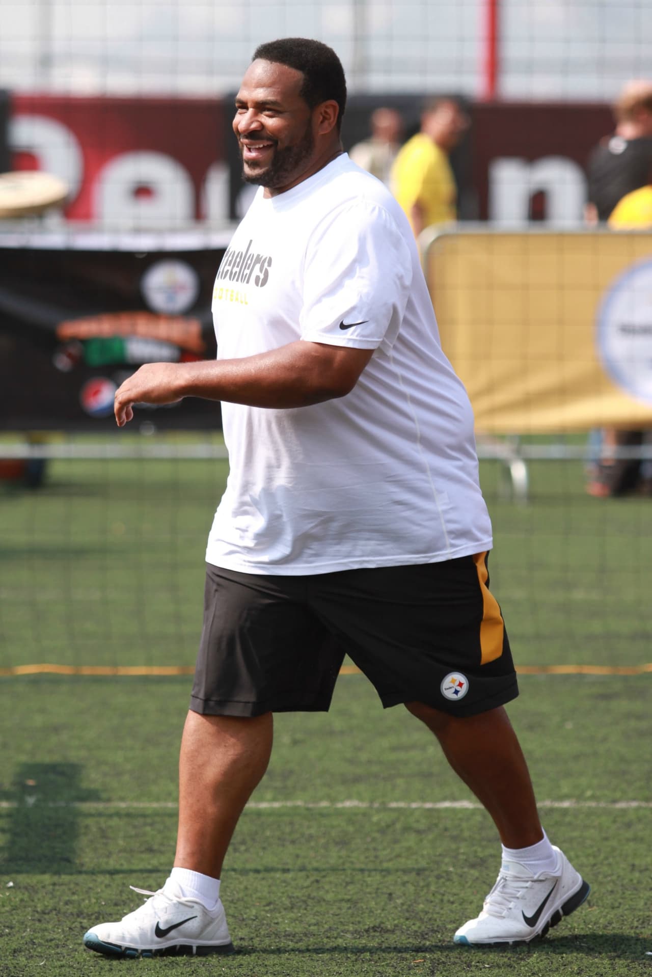 Jóvenes y niños acudieron a las clínicas impartidas por leyendas de los Steelers en México. Checa las mejores tomas.