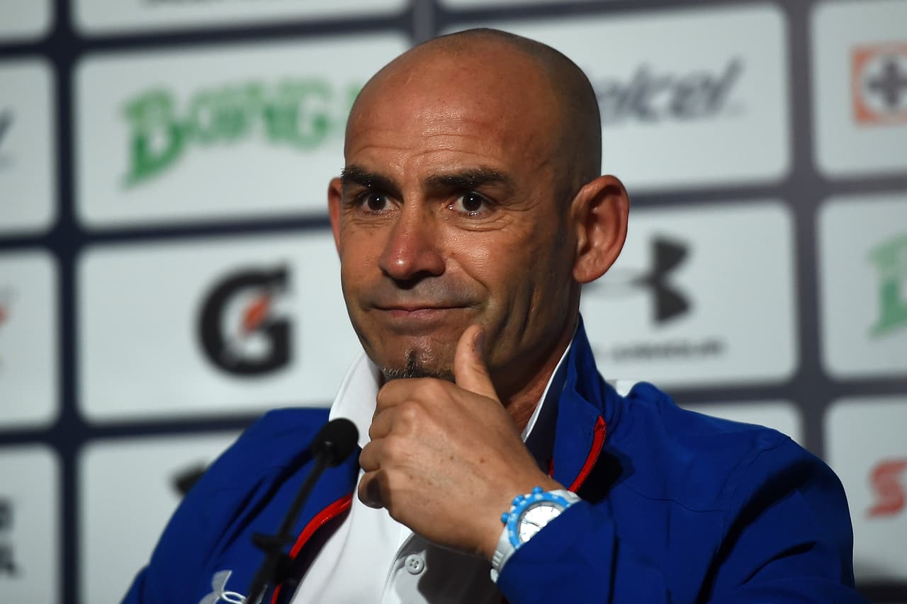 En los primeros días de diciembre Jémez llegó al Cruz Azul "con muchas ganas" y con la confianza de que "con trabajo las cosas van a salir", pero no ha sido así.