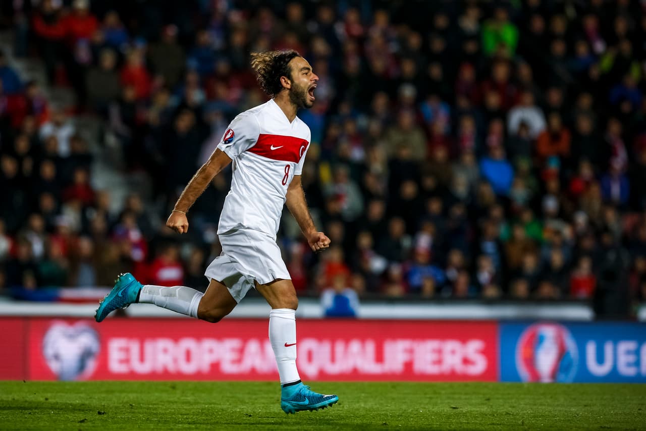 Turquía vence a Islanda con un golazo de Selcuk Inan y avanza directo a la Euro