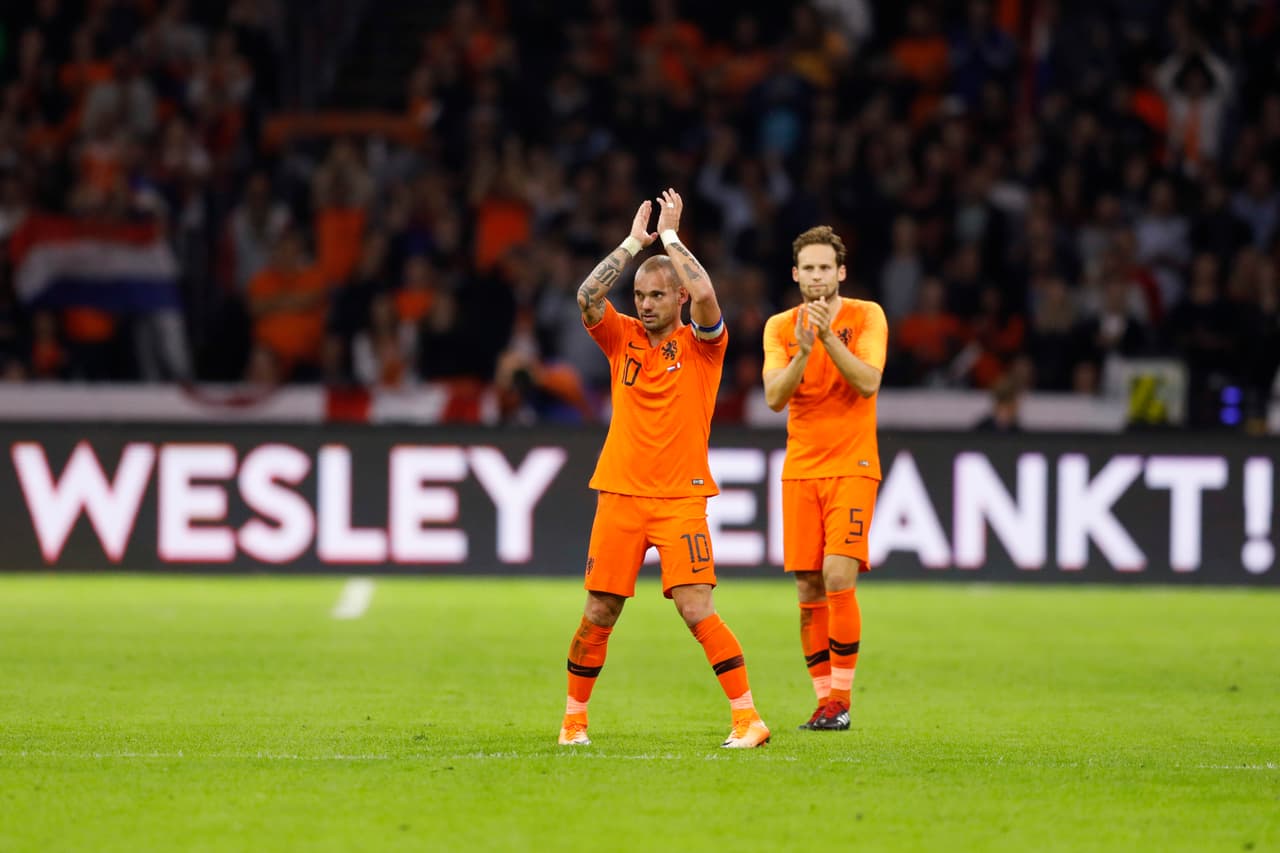 Fue la última vez que Sneijder escuchó corearse su nombre como jugador de la
<i>Orange, </i>que al final se impuso 2-1 contra Perú con otro gol de Depay.