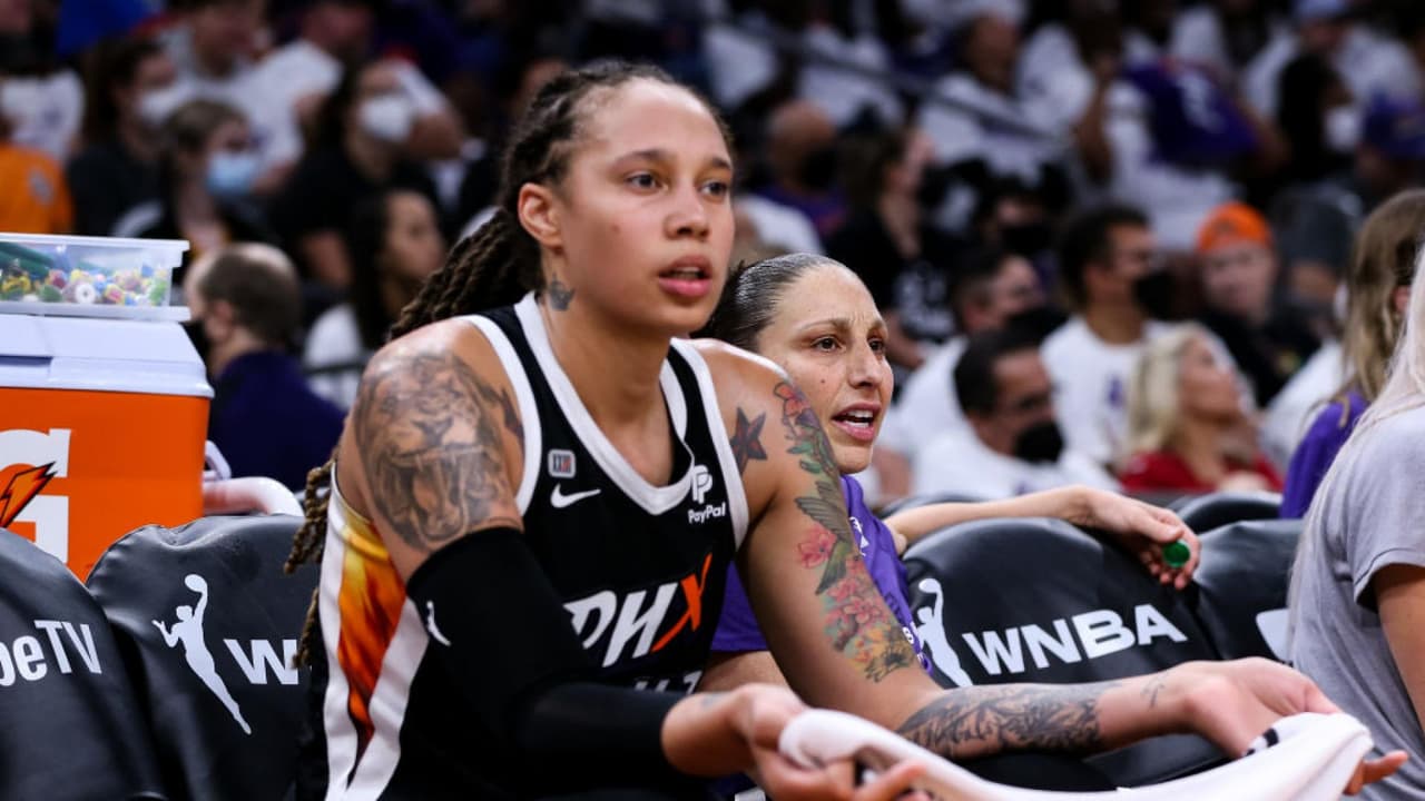 Estrella de la WNBA es arrestada en Rusia por cargos de drogas