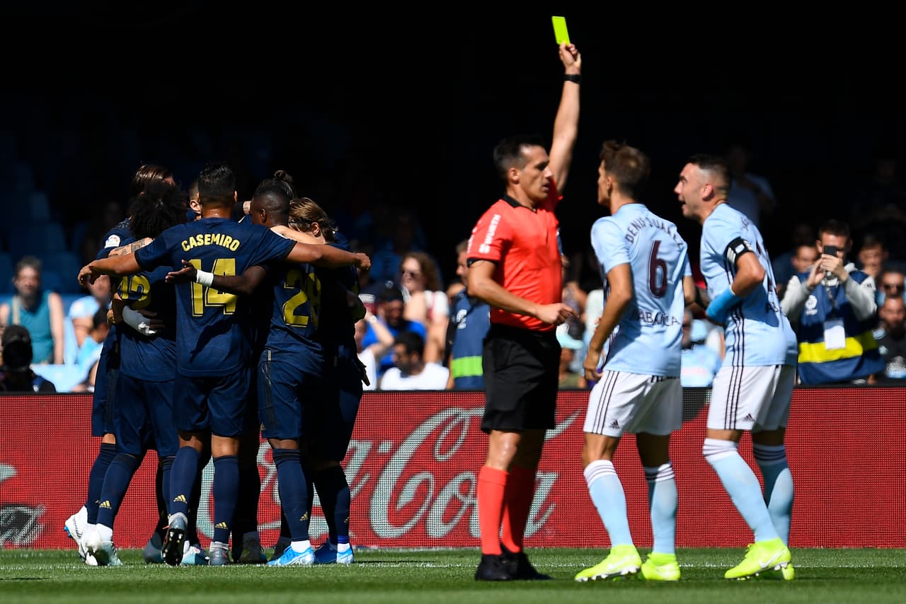 El Real Madrid venció 3-1 al Celta de Vigo con buena actuación de Bale y Benzema. Modric fue expulsado al 56'.