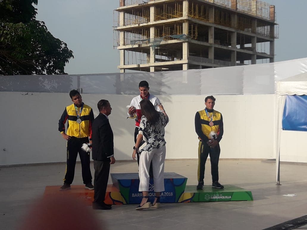 El clavadista obtuvo bronce en trampolín de 1 metro y oro en trampolín de 3 metros.