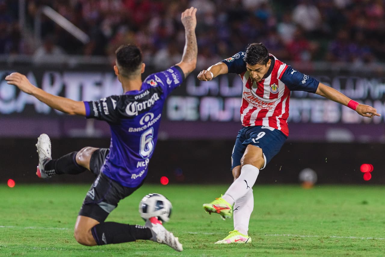 Cuando todo parecía que el juego terminaría en empate, Ángel Saldívar sacó un zurdazo milagroso al 87’ para abrir el marcador y darle el pase a Chivas para la repesca.