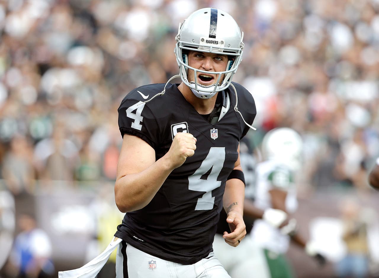 17.- Derek Carr, QB, Oakland Raiders.- 124.72 puntos.